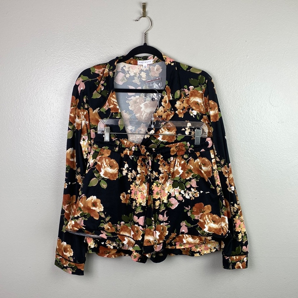 NWT Socialite | Print Long Sleeve Top & Shorts Pajama Set in Black Floral L